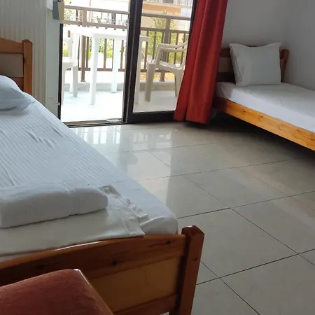 Big Dino's Galini ゲストハウス Vrasná