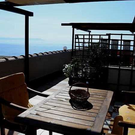 ゲストハウス Big Dino's Galini