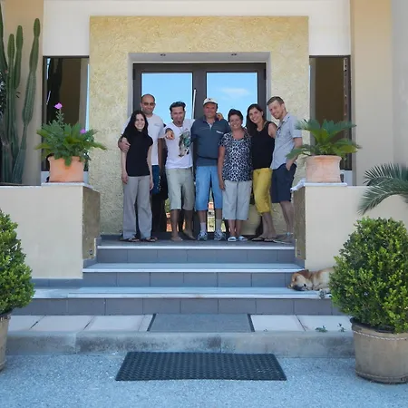 Big Dino's Galini Konukevi Vrasná